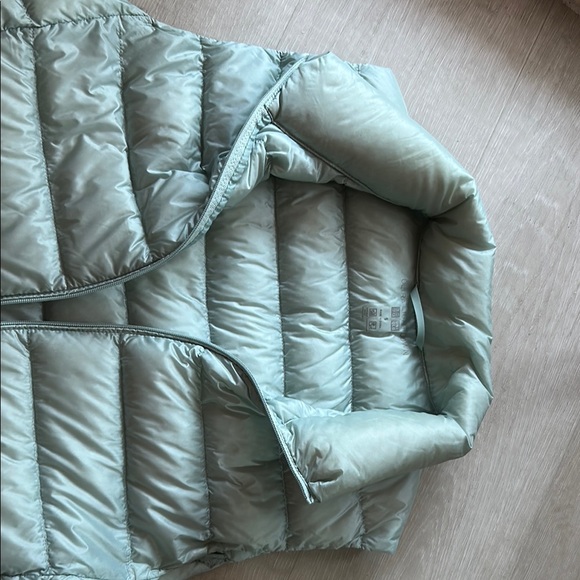 UNIQLO Ultra Light Blue Vest - Picture 3 of 9